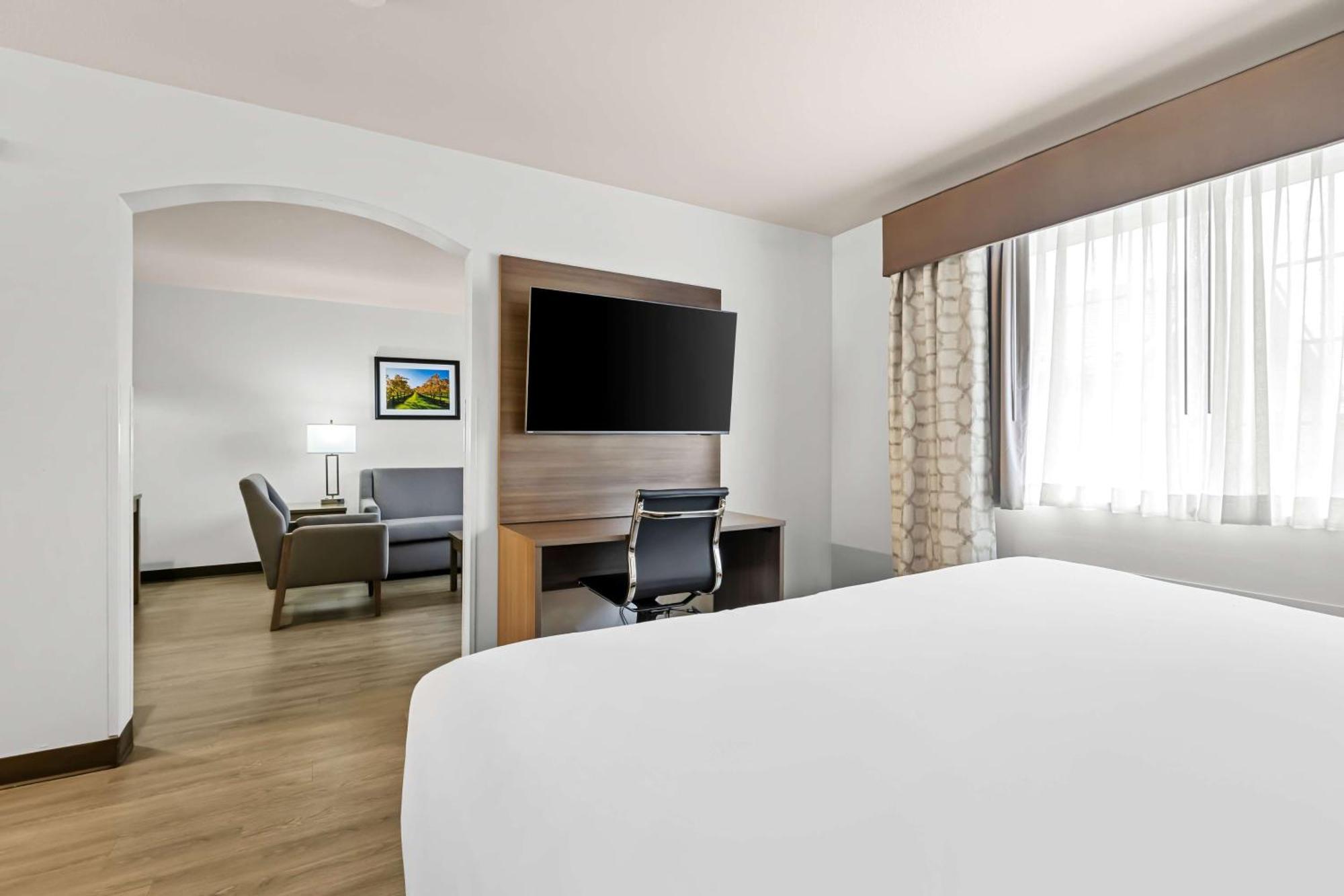 Best Western Plus Caldwell Inn & Suites Exterior photo