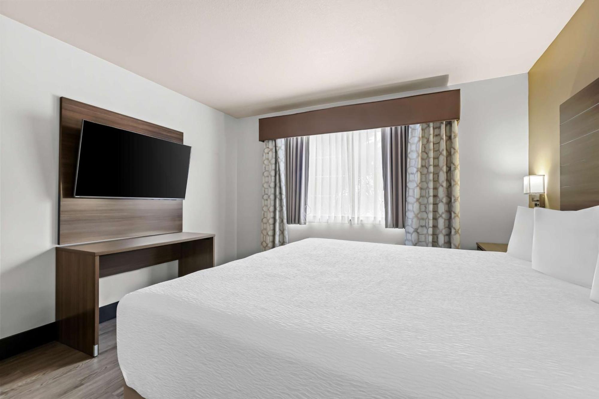 Best Western Plus Caldwell Inn & Suites Exterior photo