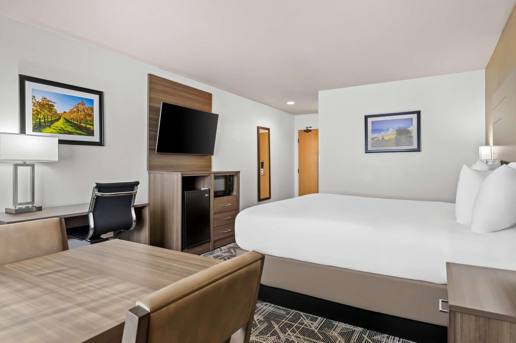 Best Western Plus Caldwell Inn & Suites Exterior photo