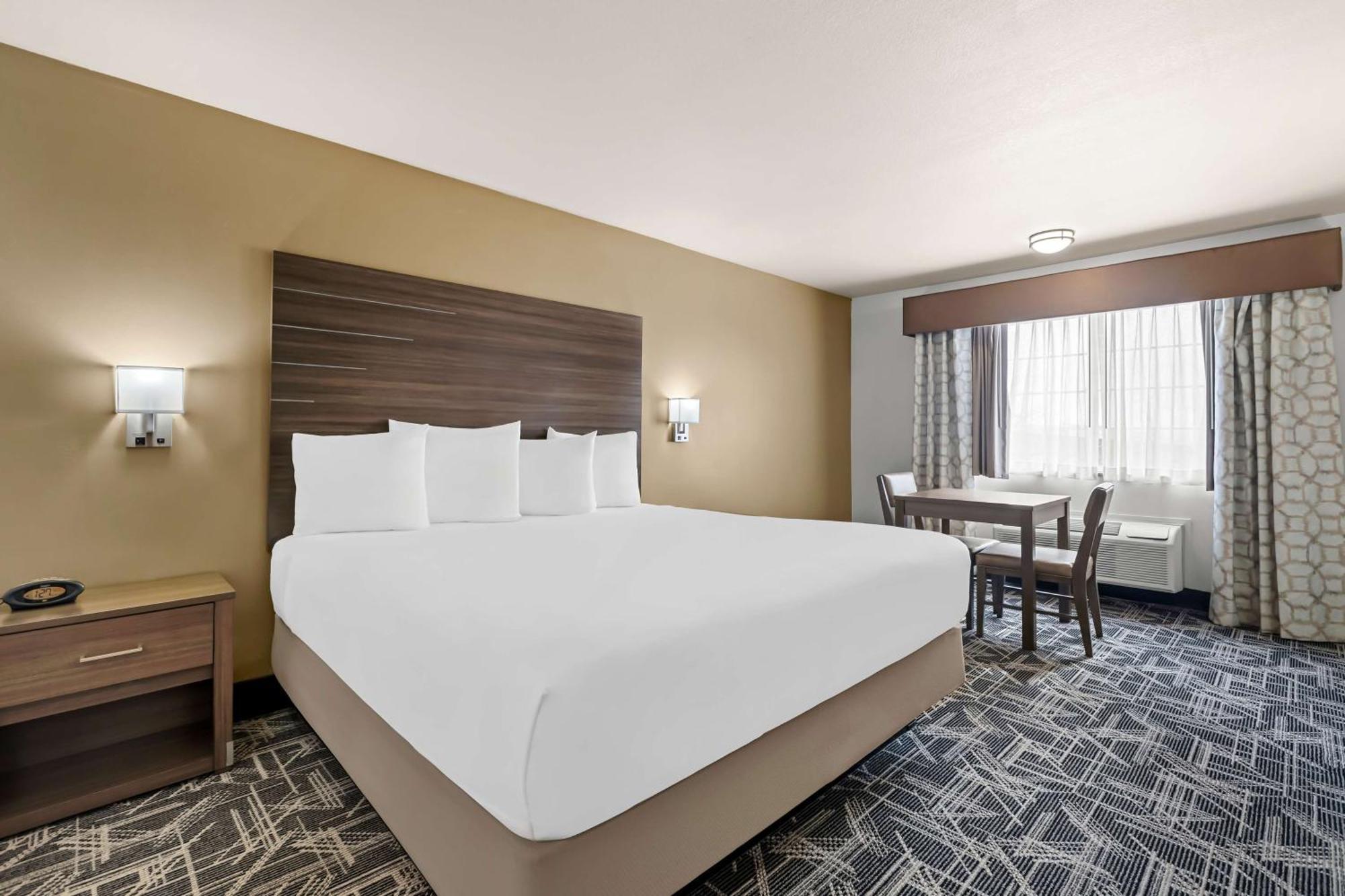 Best Western Plus Caldwell Inn & Suites Exterior photo