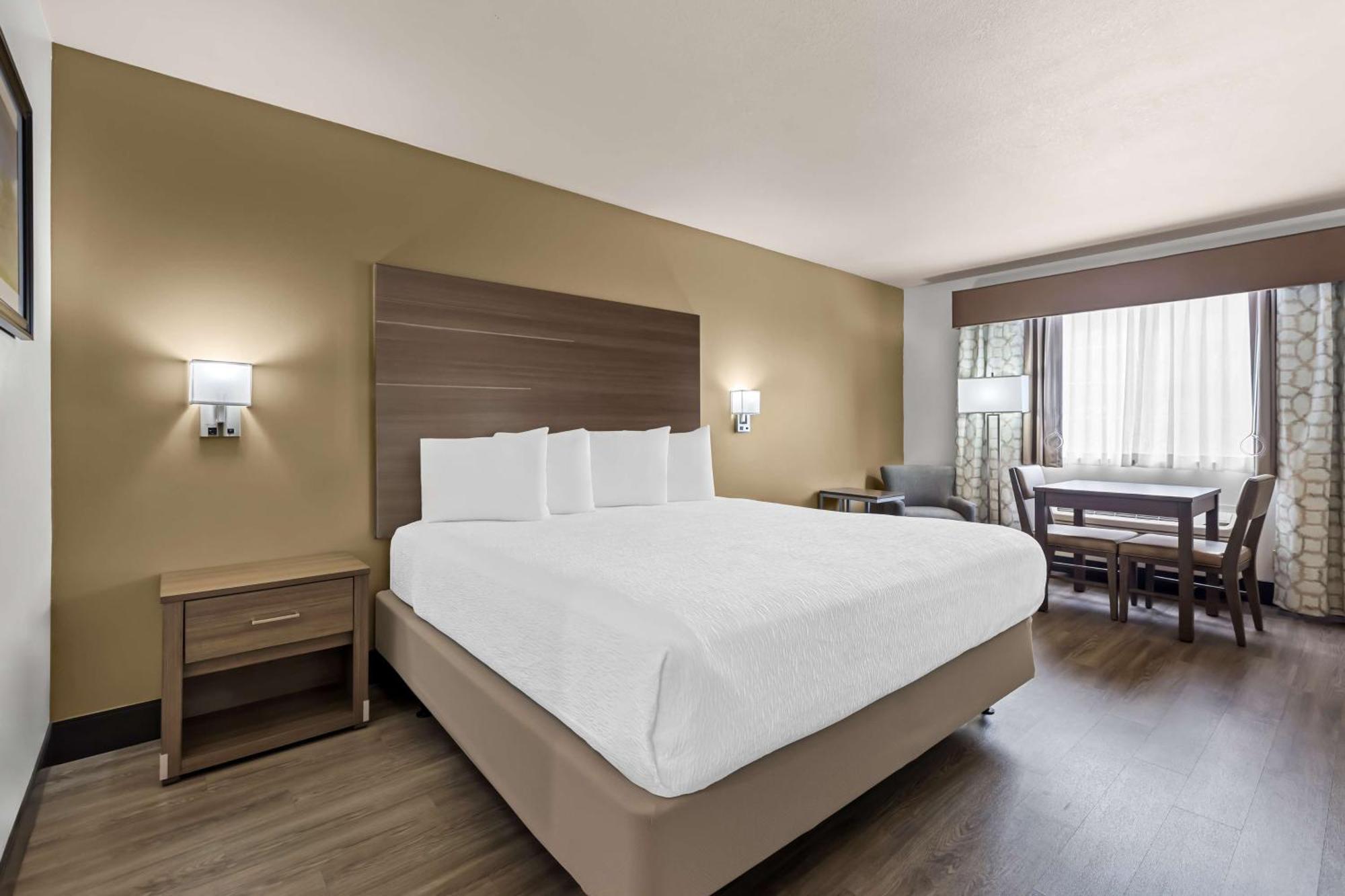 Best Western Plus Caldwell Inn & Suites Exterior photo